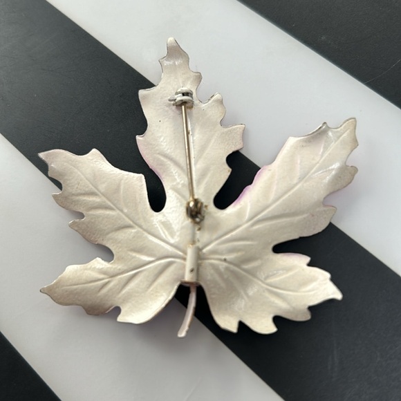 Vintage Leaf Pin - Picture 2 of 5